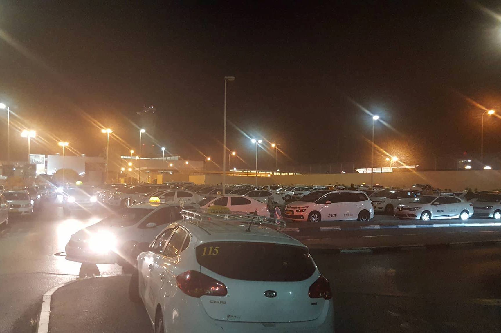 צילום: אביב אמיר בעקבות ביטול המכרז: נתב"ג הוצף במוניות רבות מכל הסוגים והגדלים