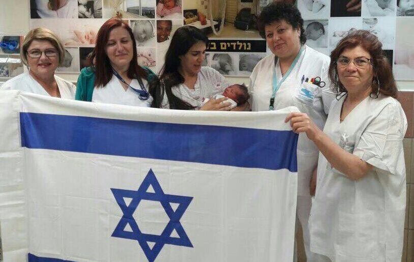 צילום: בית החולים זיו תינוקת עצמאות: תינוקת ראשונה לחג נולדה בבית החולים זיו