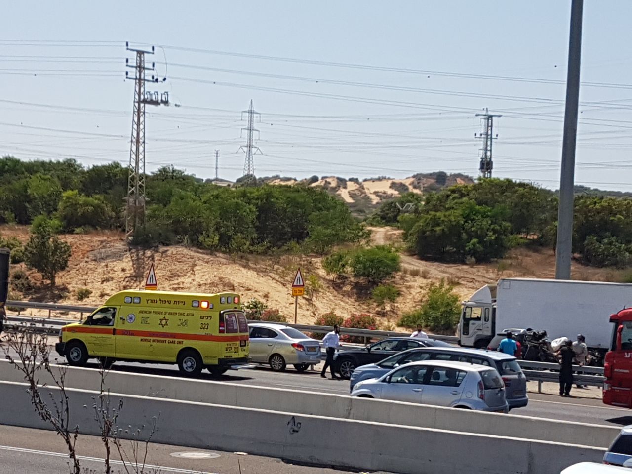 צילום: דוברות מד''א שני פצועים בתאונת דרכים בכביש 4