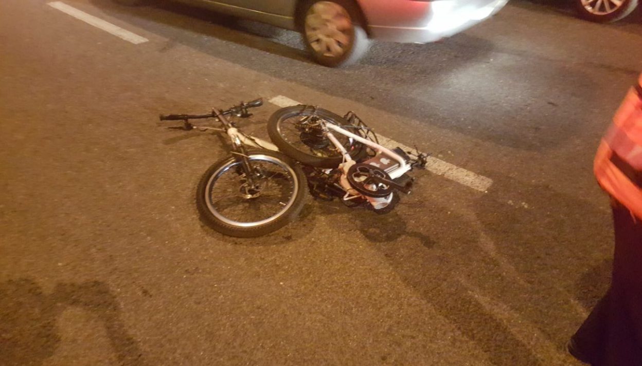 צילום: איחוד הצלה רוכב אופניים חשמליים פגע ברכב חונה באשקלון ונפצע קשה