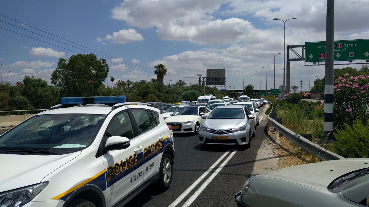 צילום: דוברות המשטרה מחאת הנכים | נתיבי איילון נחסמו לתנועה במחלף שפיים לכיוון דרום