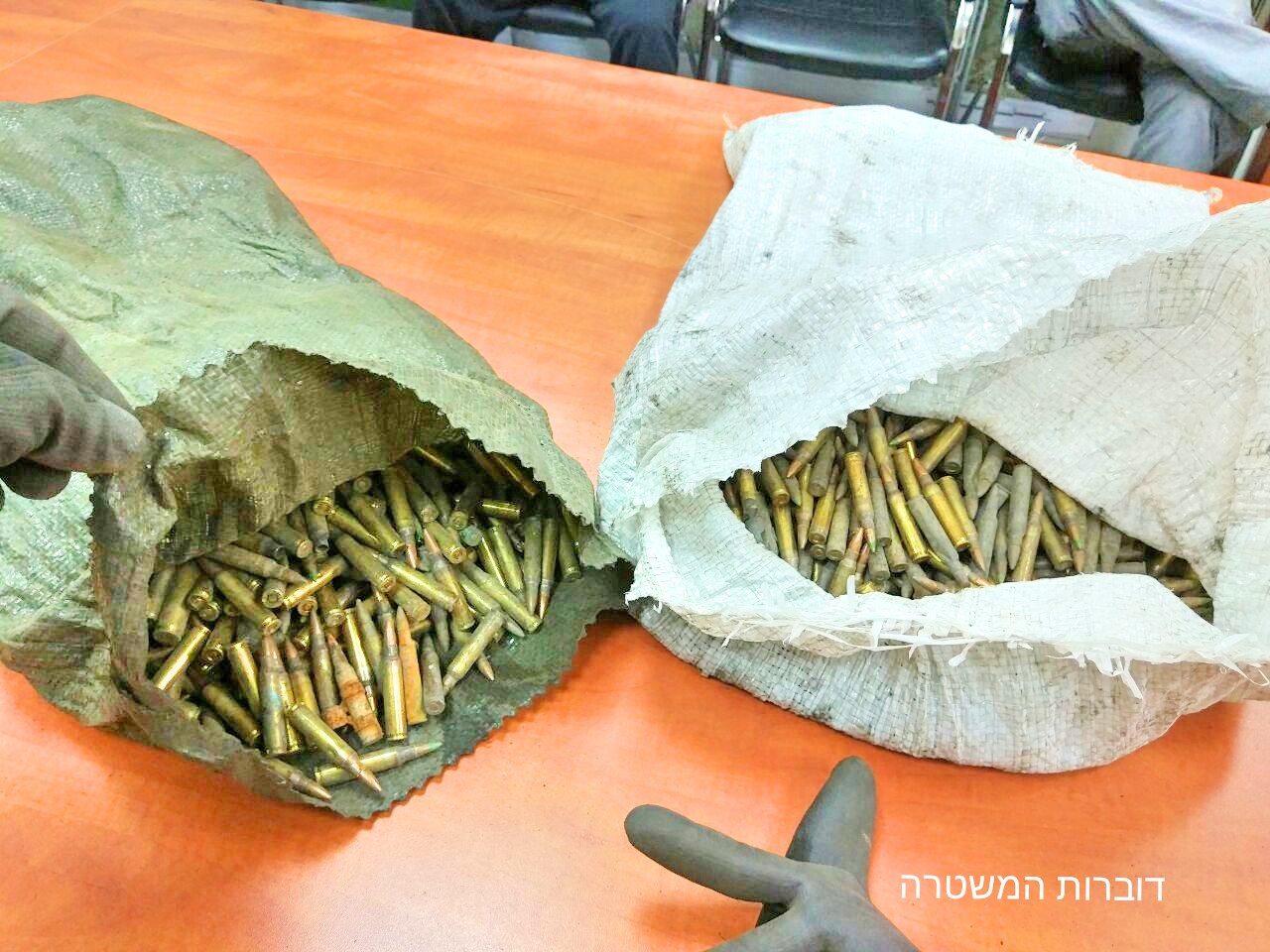 צילום: דוברות המשטרה בפעילות משולבת בטמרה נעצרו 2 שב"חים ומעסיקם כשברשותם אלפי כדורי נשק