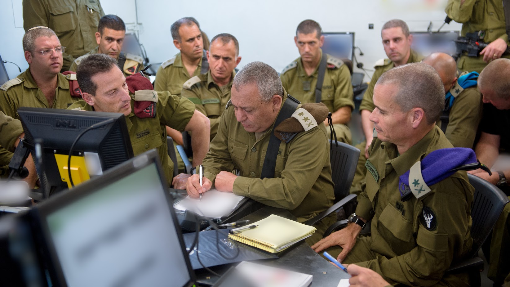 צילום: דובר צה אלוף תמיר היימן מונה לראש אגף המודיעין, סא״ל לירון בטיטו למפקד החטיבה הדרומית באוגדת עזה