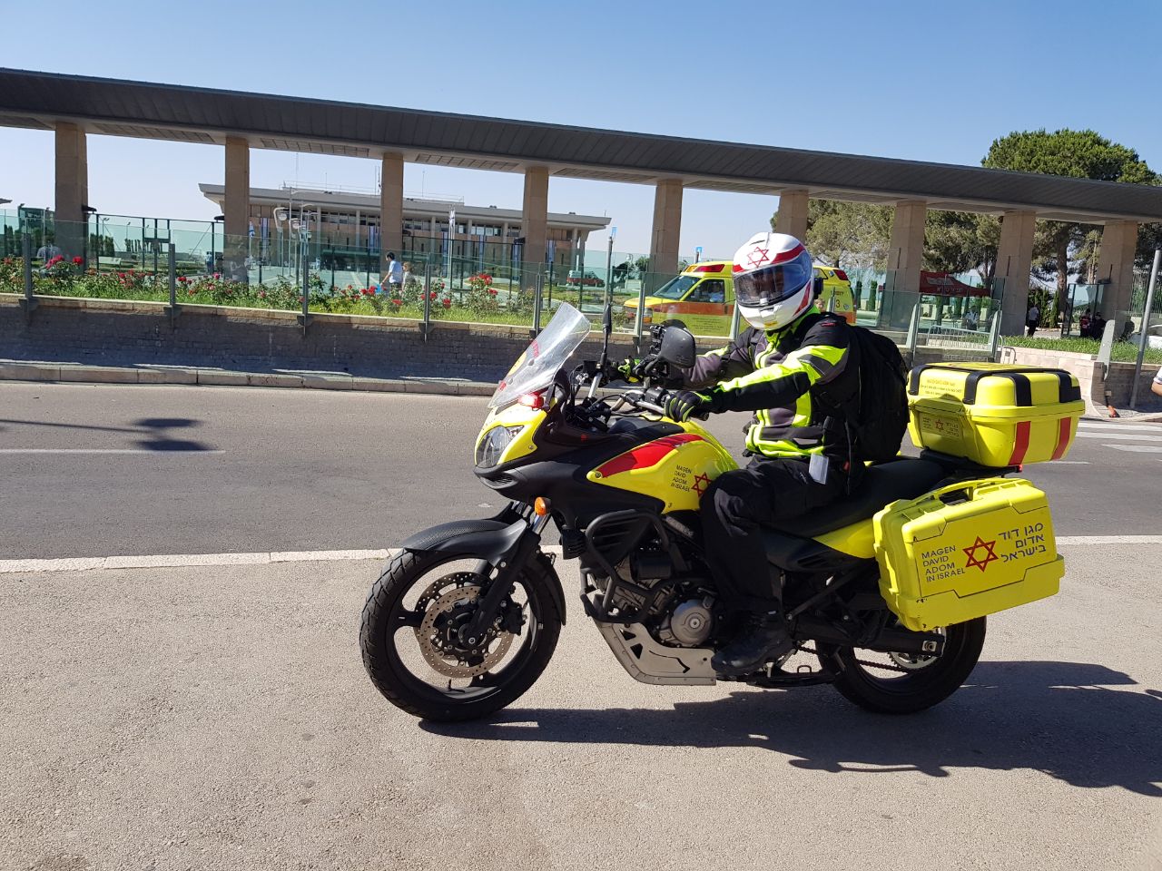 צילום: דוברות מד''א בת 25 נפלה מאוטובוס בירושלים – מצבה בינוני