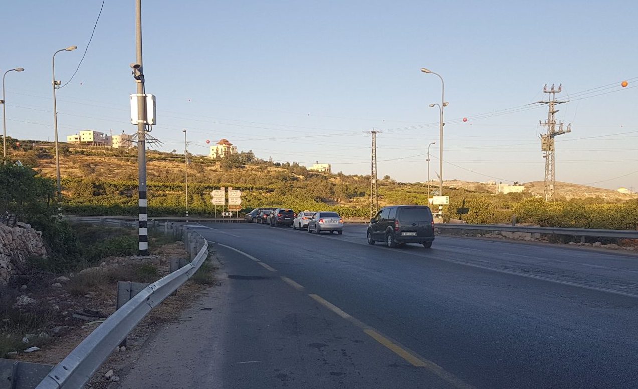 צילום: מוקד 443
פצועה בפיגוע אבנים בצומת העוקפים – כוחות הוזעקו למקום
