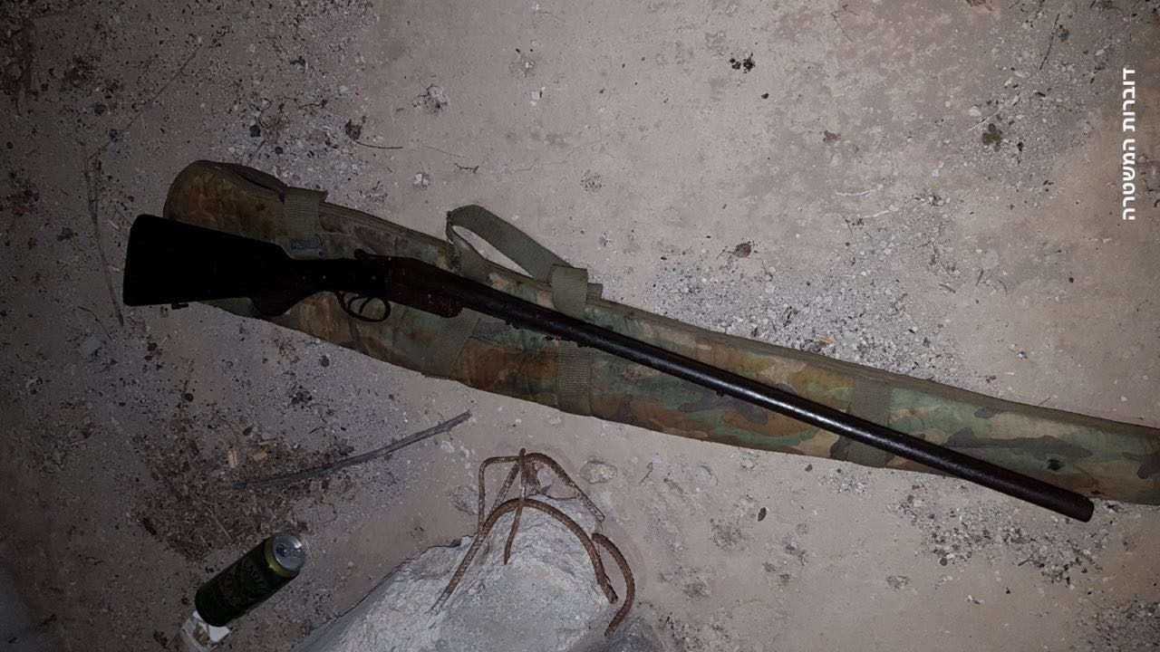 צילום: דוברות המשטרה כוחותינו איתרו רובה ציד שהוסלק באתר בנייה בצפון