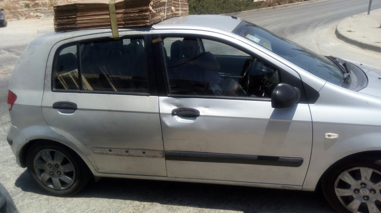 צילום: בטחון תקוע נזק לרכב בפיגוע אבנים בגוש עציון