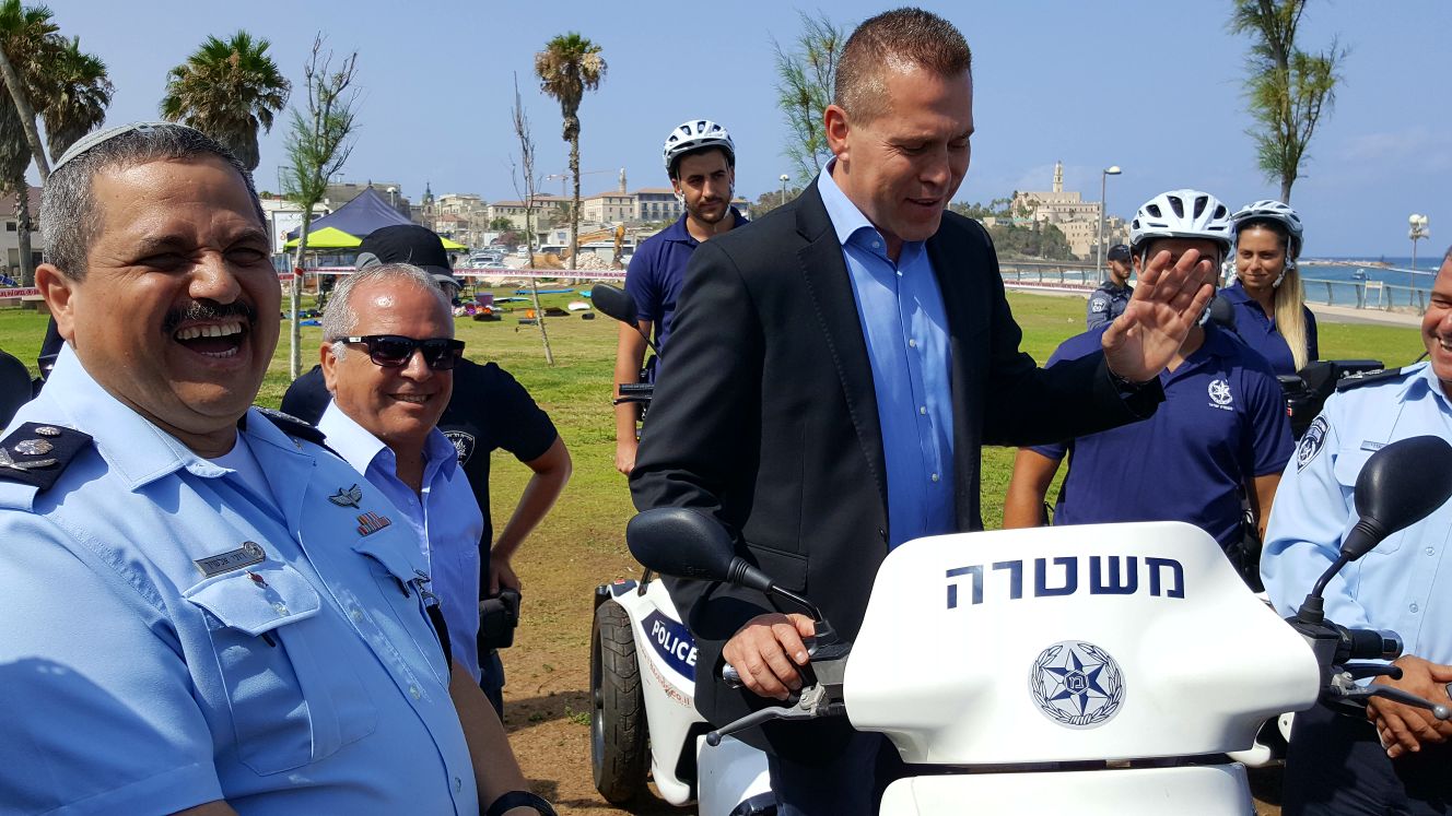 צילום: דוברות המשטרה ארדן חנך את פרויקט השיטור הרגלי בחופי תל אביב: "שינוי דרמטי בתחושת הביטחון של האזרחים"