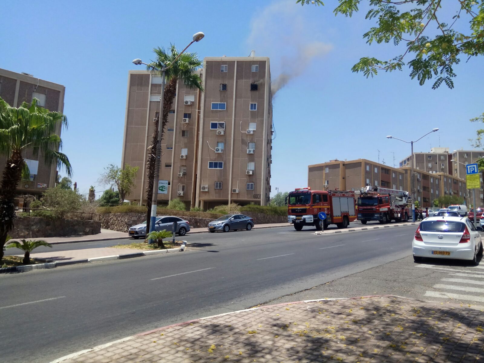 צילום: איחוד הצלה 4 נשים חולצו משריפה בבניין מגורים באילת