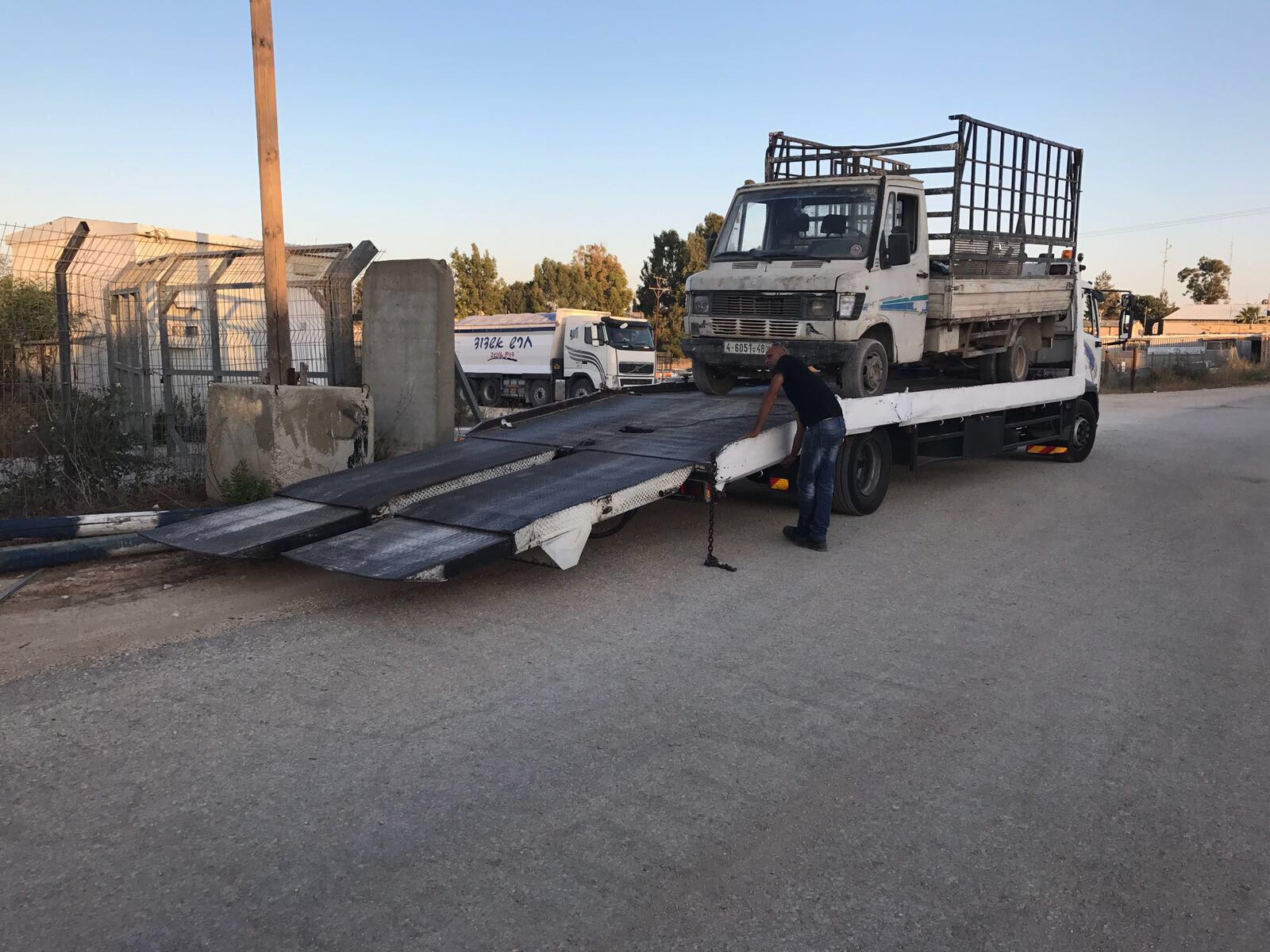 צילום: המנהל האזרחי המנהל החרים משאית מהרשות ששימשה לשריפת נחושת באתר פיראטי ליד בית אריה