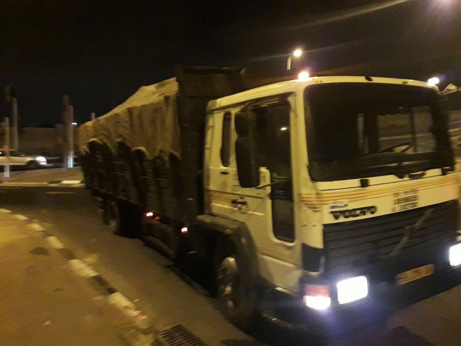 במארב לילי: המנהל האזרחי תפס משאית שהבריחה אבן ממחצבה בלתי חוקית