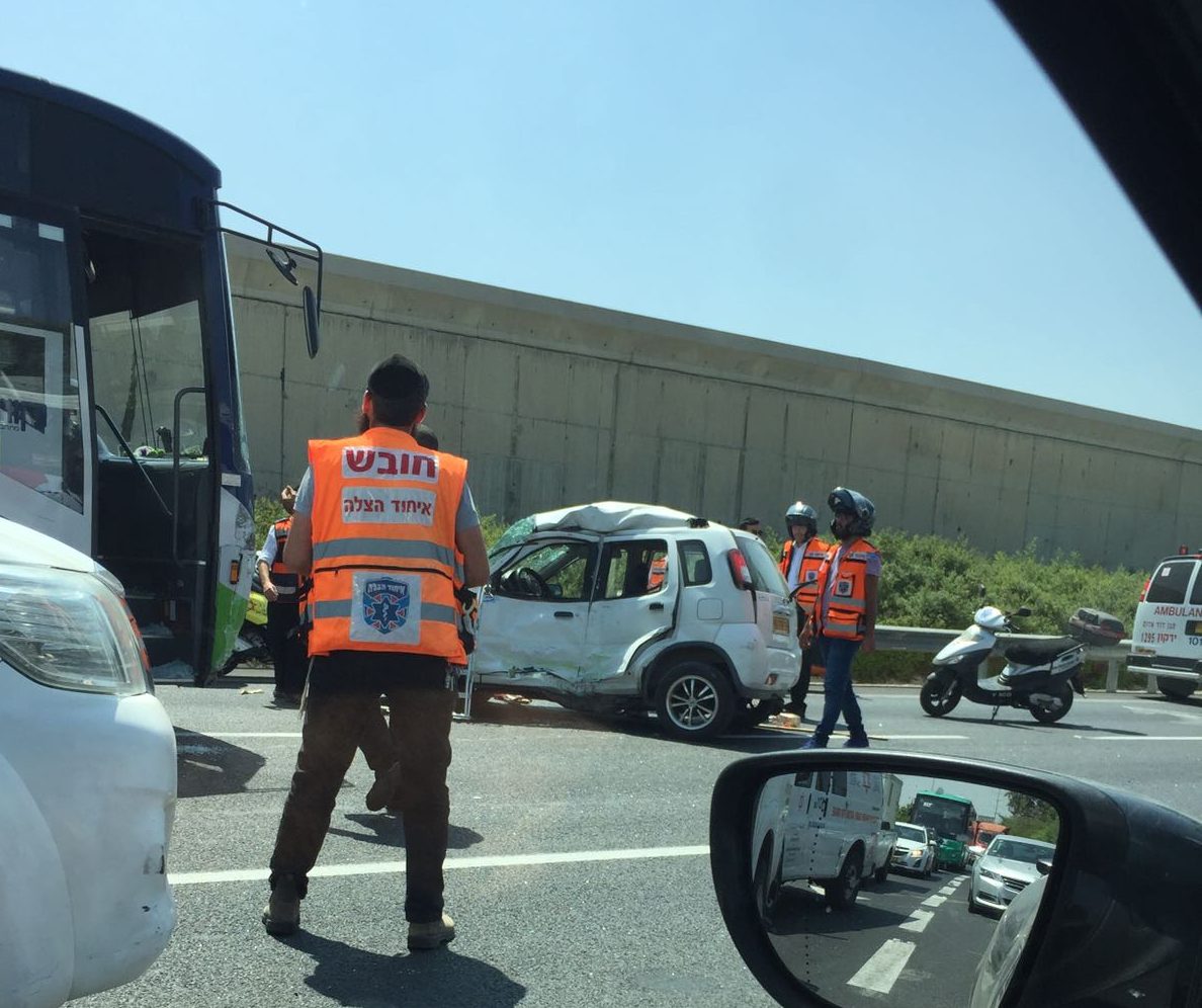 צילום: בט''ש וחירום שיבושי תנועה בכביש 4 לדרום בירידה למחלף מסובים בעקבות תאונה