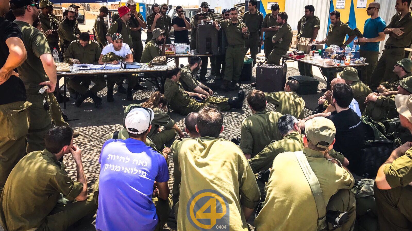 הכיתוב על חולצת המילואימניק אומר את הכל