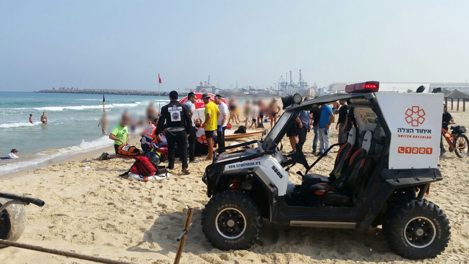 צילום: איחוד הצלה גבר נמשה מהמים בחוף באשדוד – מצבו אנוש