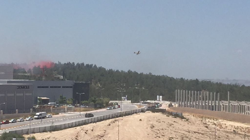 צילום: אייל ויוסי מטוסי כיבוי הוזנקו לשריפת חורש ביער גמזו סמוך למודיעין