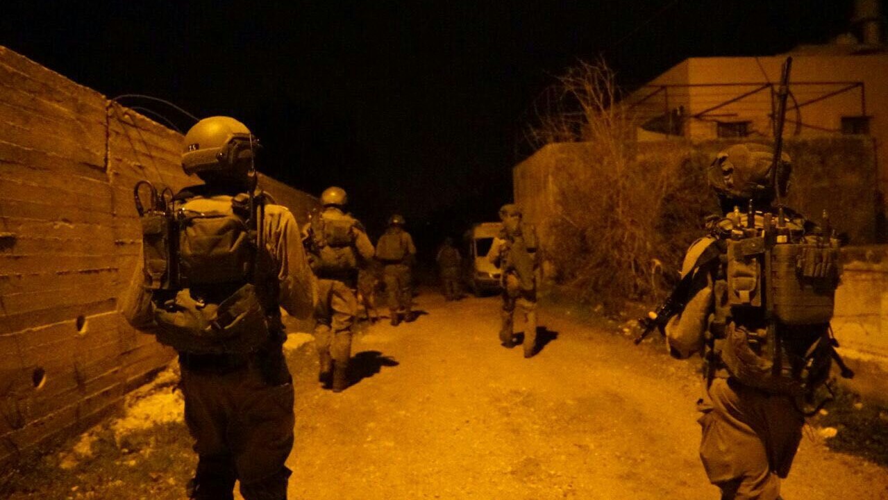 צילום: 0404 כוחותינו תפסו כלי נשק, כספי טרור ועצרו 12 מבוקשים