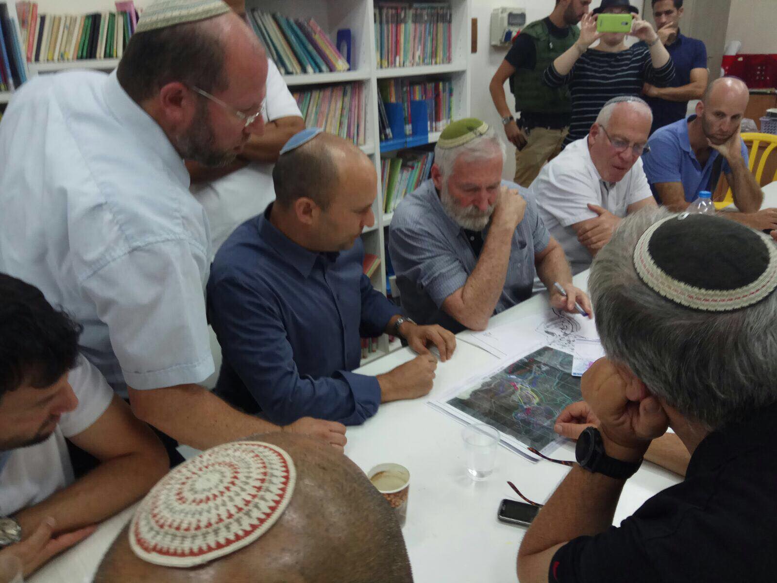 בנט: ״מי שאומר שהיהודים אשמים בזה שרוצחים אותם, נותן לגיטימציה לטבח הבא״