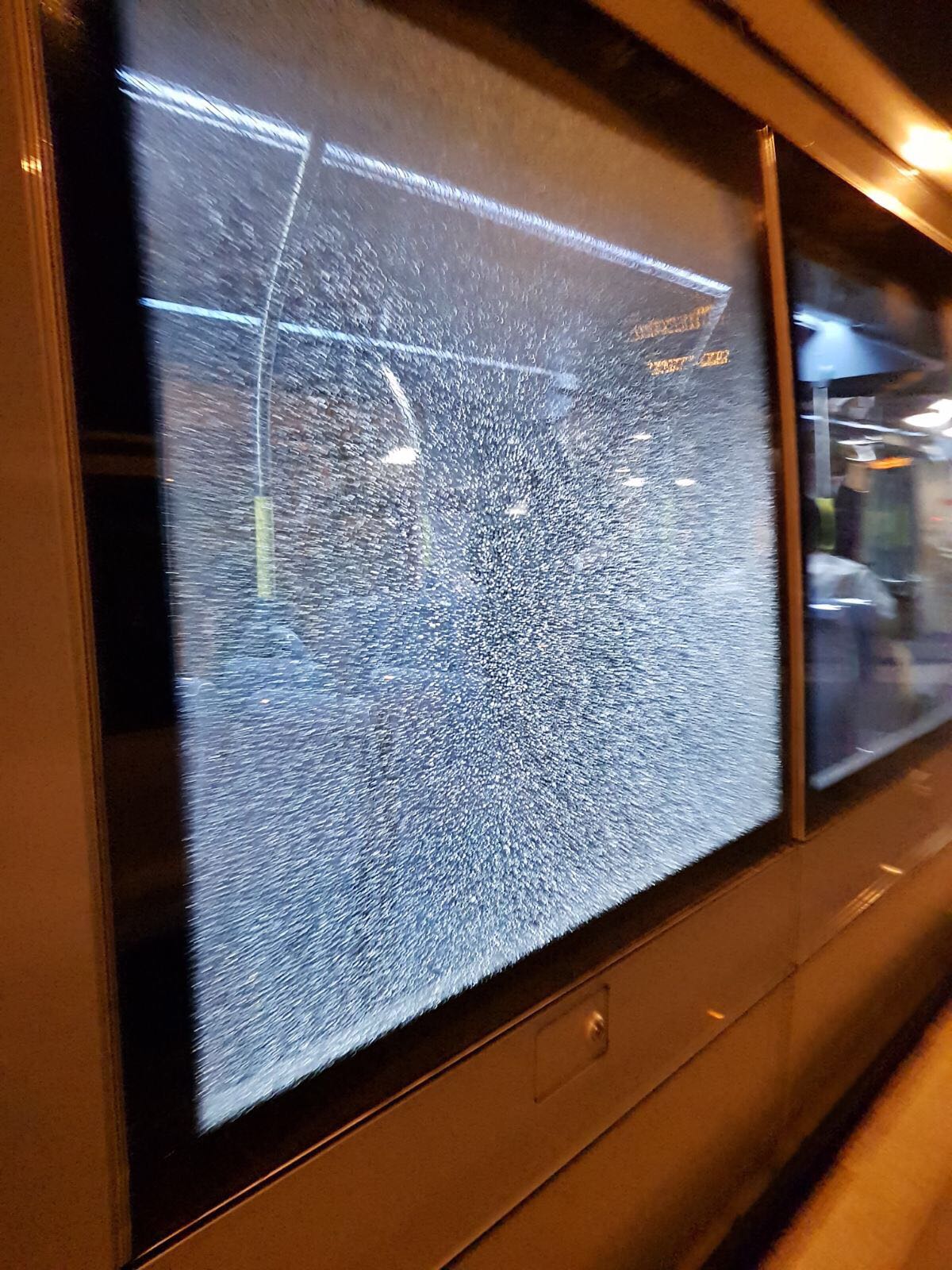צילום: 0404 נזק לרכבת הקלה בירושלים בפיגוע אבנים