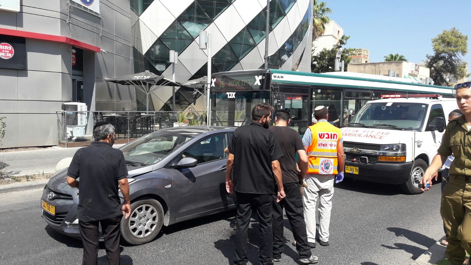 צילום: איחוד הצלה הולכת רגל נפגעה מרכב בקריית אתא – מצבה בינוני