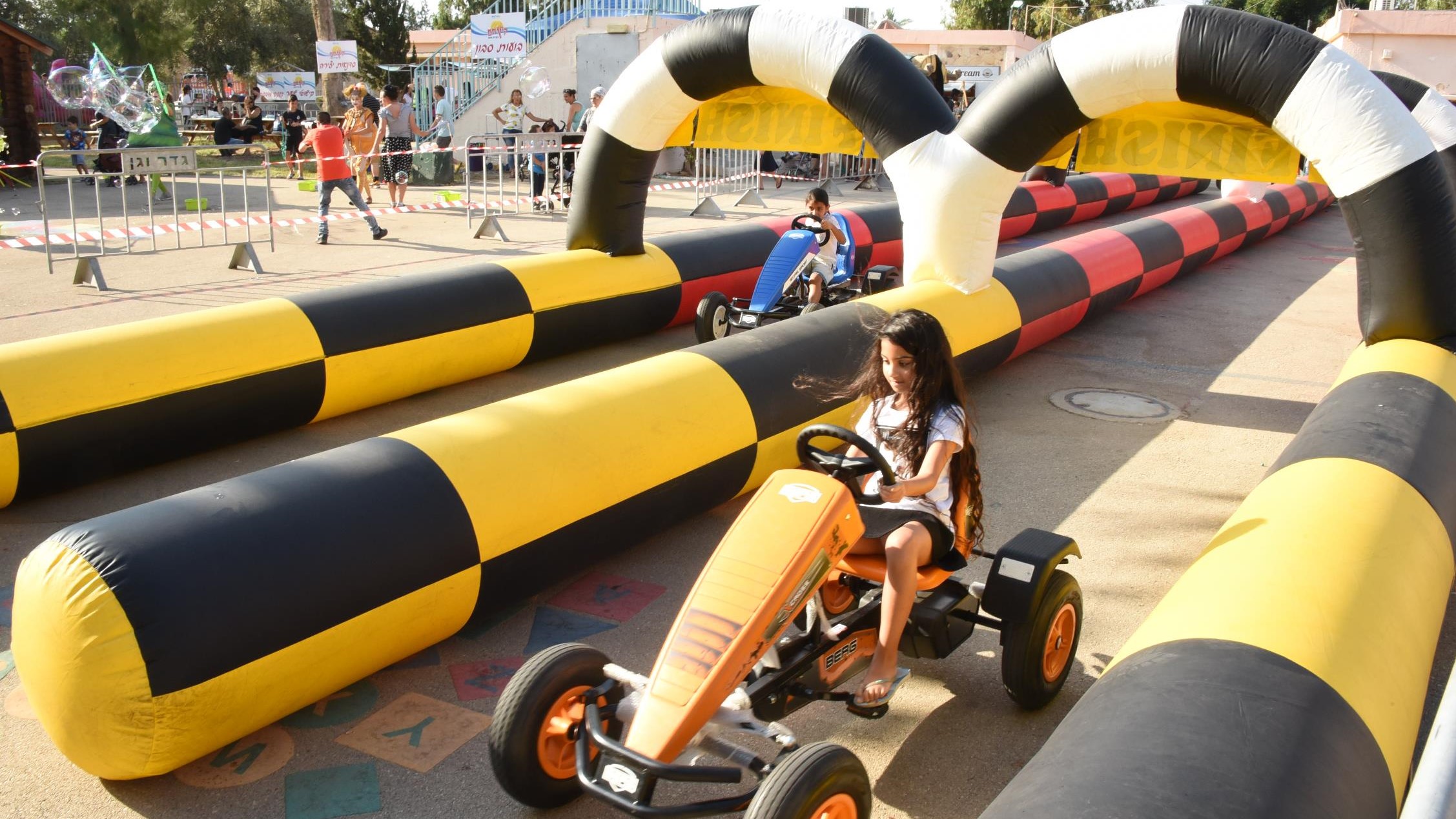 צילום: עיריית קריית אתא אלפי תושבים הגיעו לאירוע המשפחות הענק במסגרת אירועי "קיץ חם" בקריית אתא