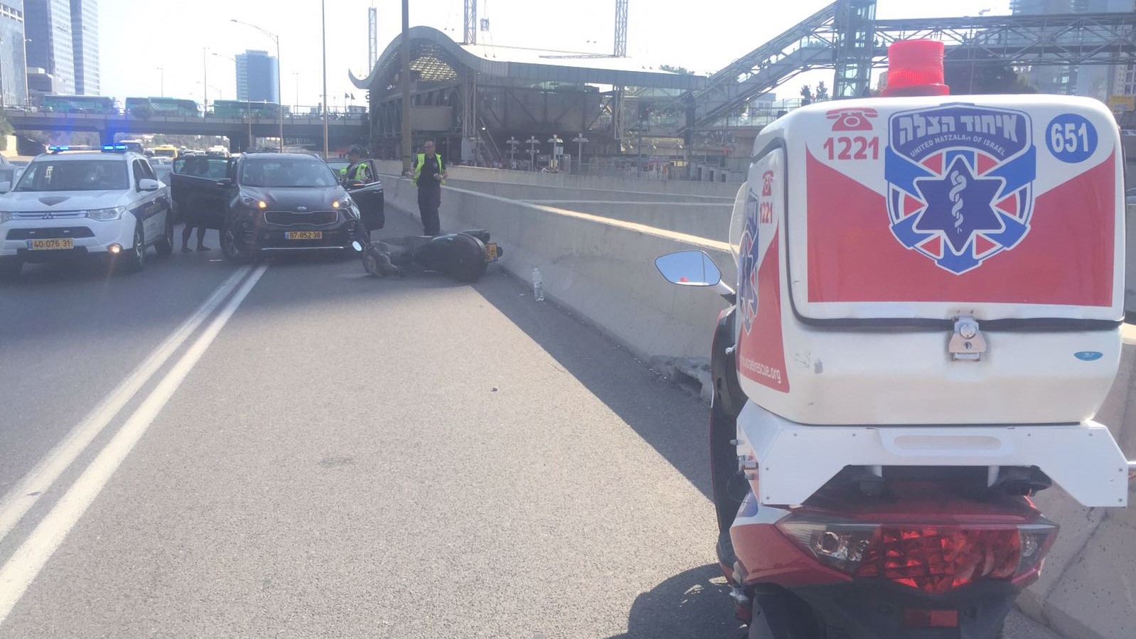 צילום: דוברות איחוד הצלה רוכב קטנוע נפצע בינוני בתאונה בכביש 20