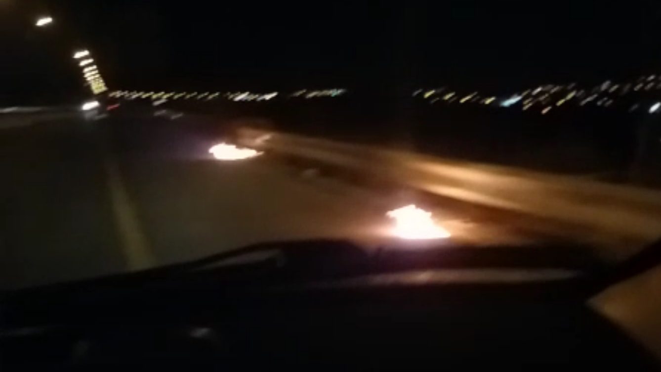 צילום: אהרון שטרייכר מחבלים השליכו בקבוקי תבערה לעבר אוטובוס בין חומש לשבי שומרון
