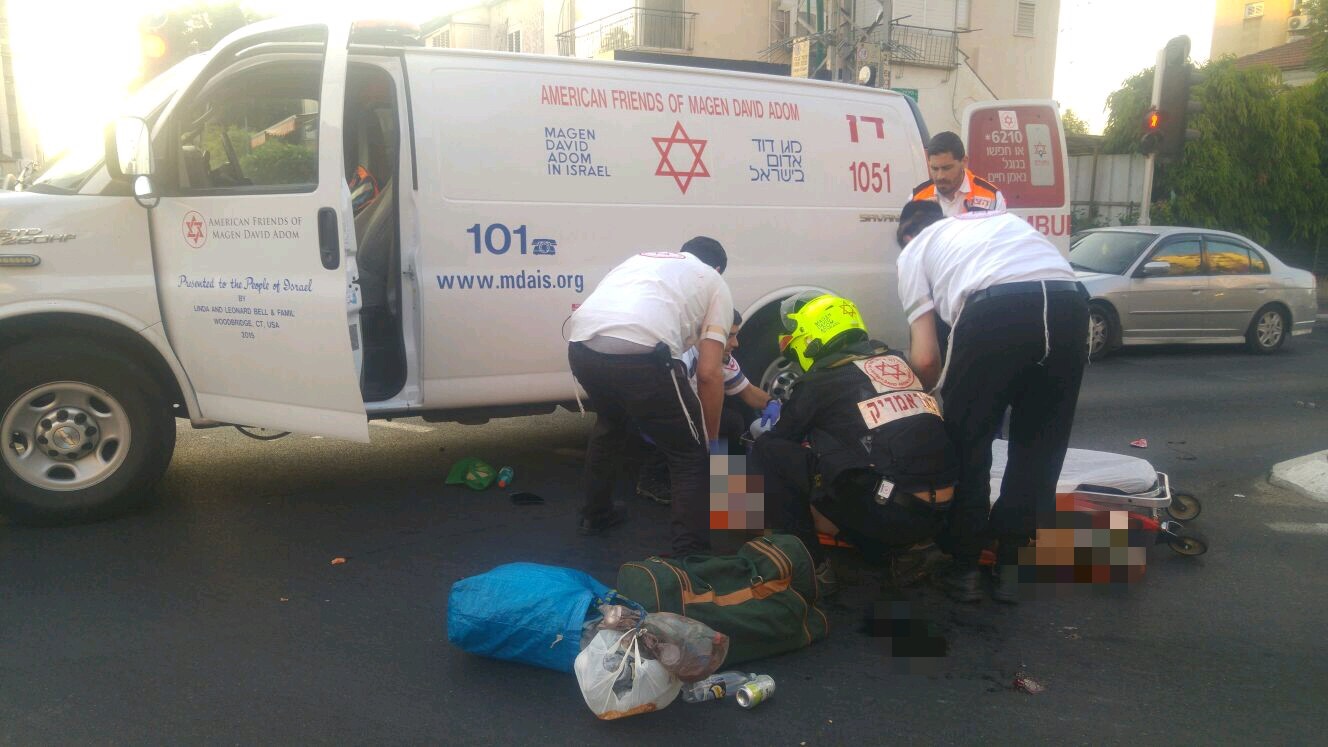 מבוגר נהרג מפגיעת אוטובוס בפתח תקווה, פצוע קשה מפגיעת רכב ברמת גן