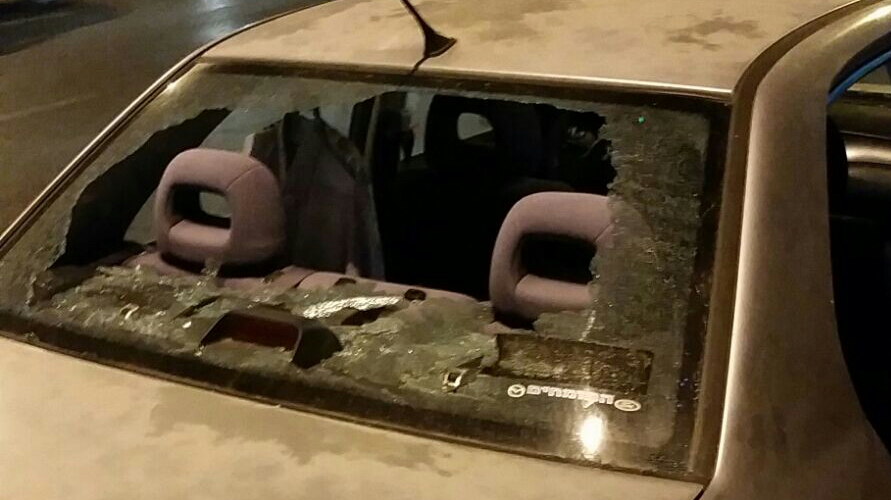 צילום: מדברים תקשורת פצועים קל ונזק כבד בפיגוע אבנים בהר הזיתים