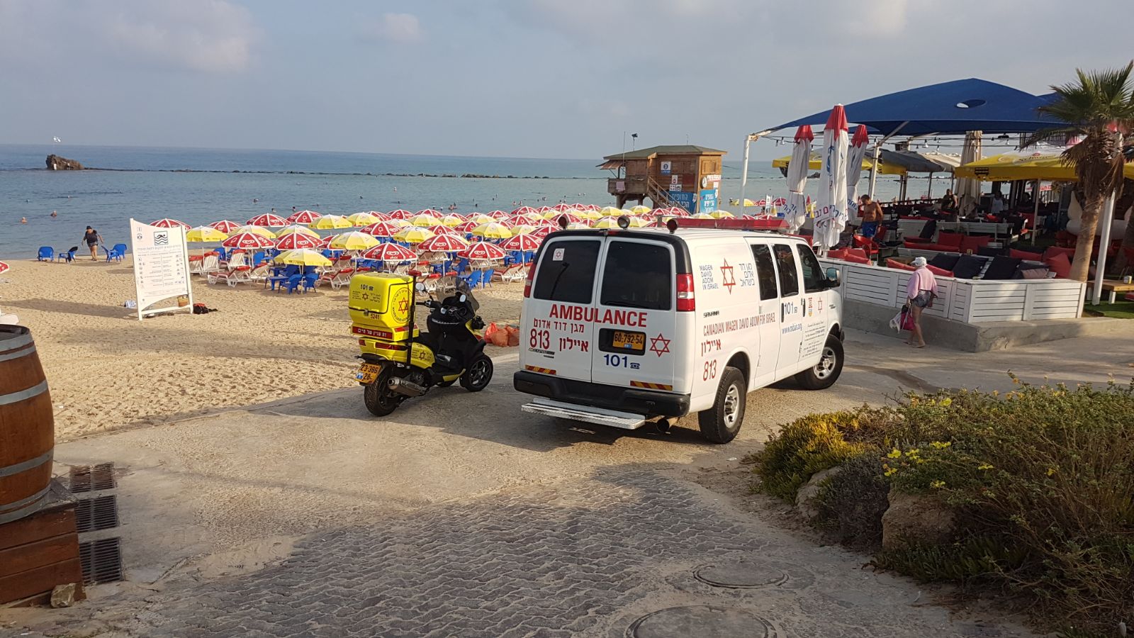 צילום: דוברות מד''א אשה טבעה למוות בחוף הסלע בבת ים