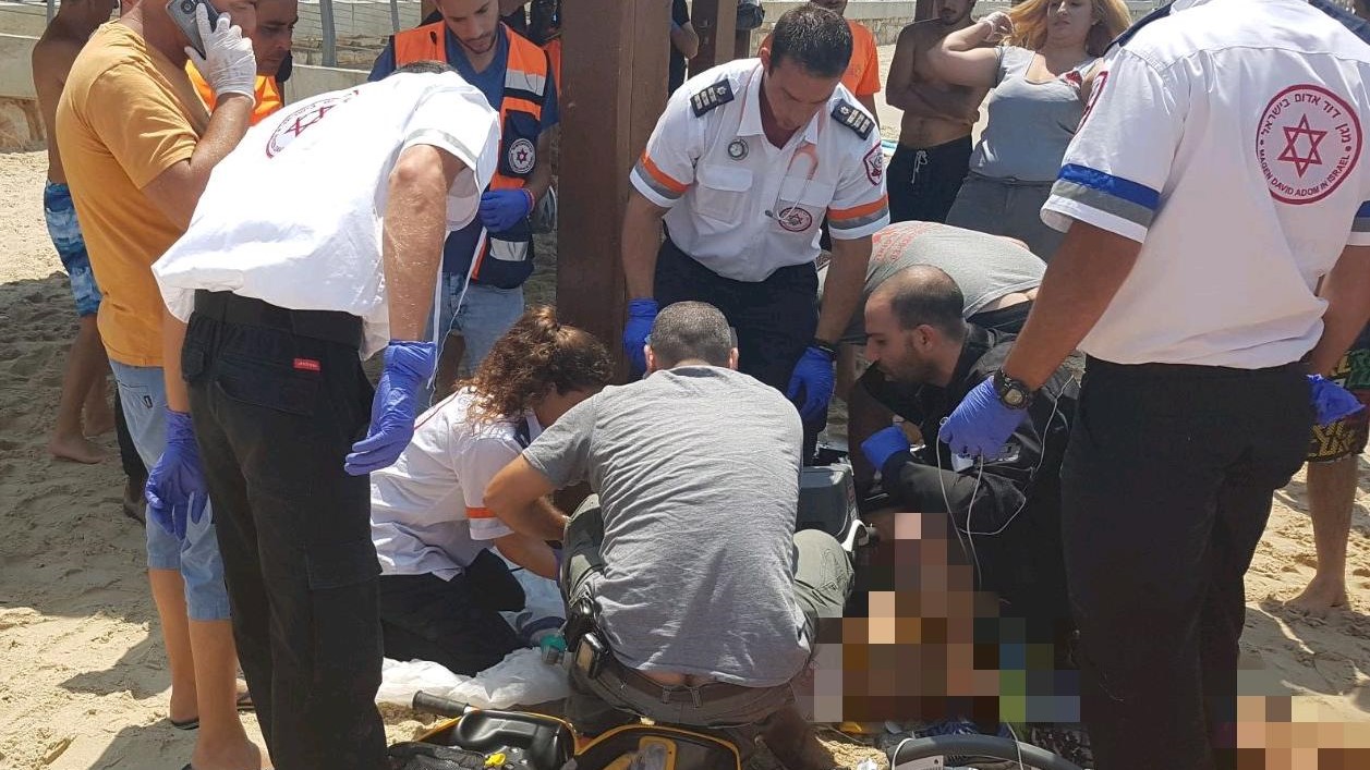 צילום: תיעוד מבצעי מד נהרג מציל במהלך עבודתו בחוף הנפרד בתל אביב