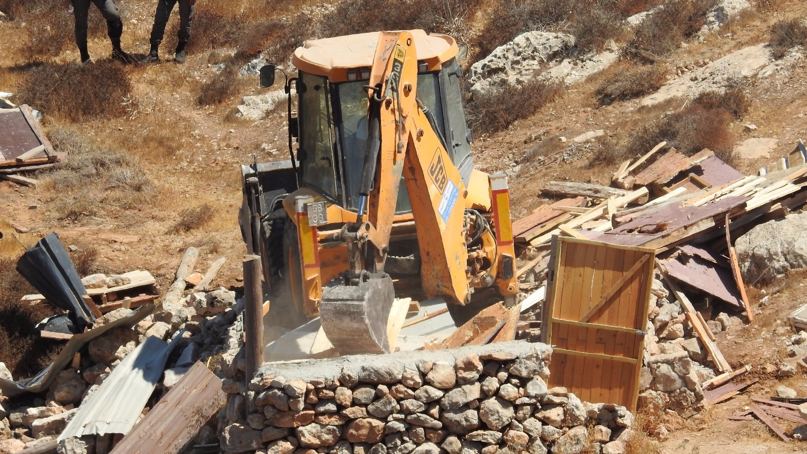 פונה מביתו בגוש קטיף והיום בפעם השניה נאלץ לחזות בהרס ביתו