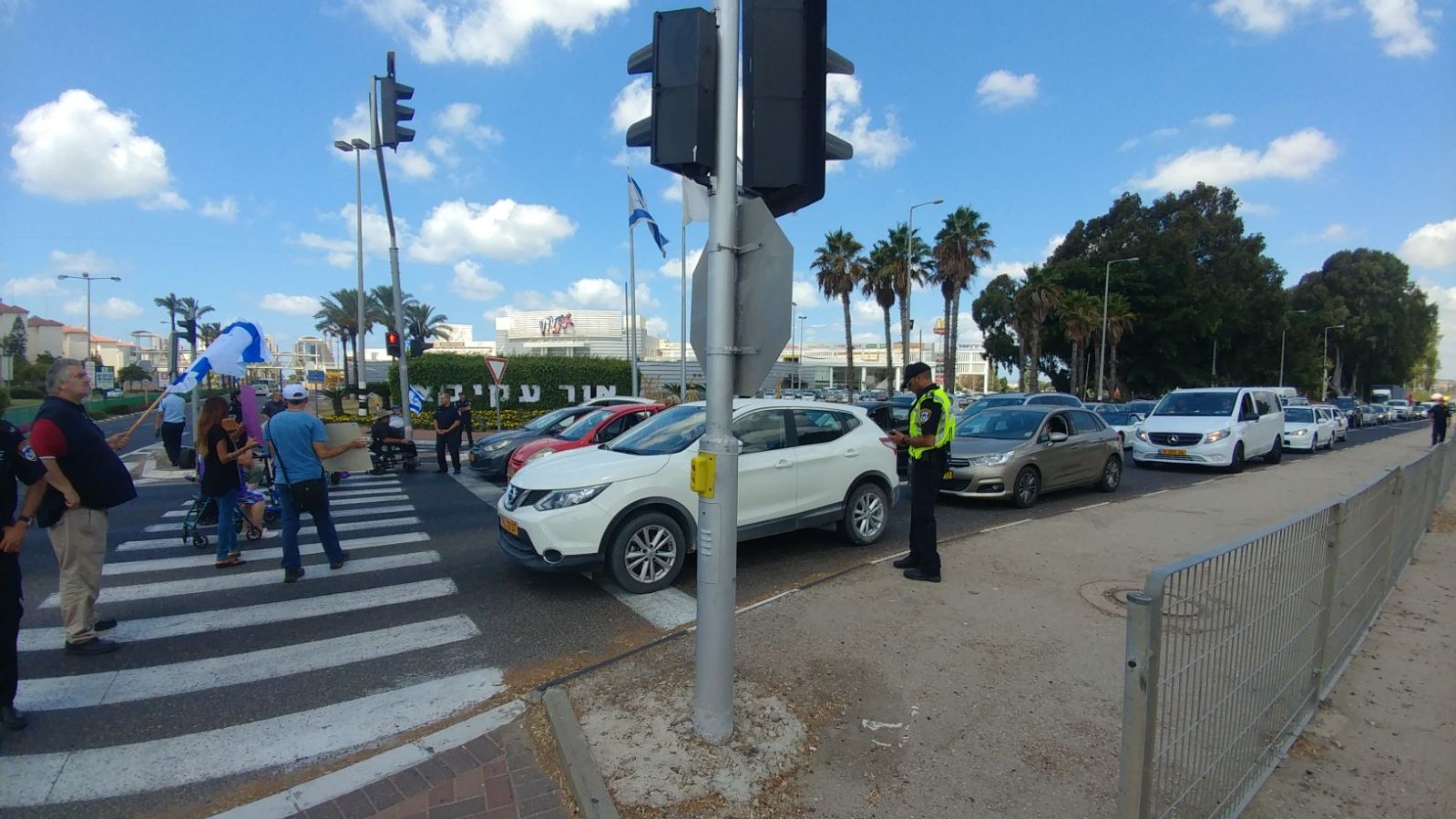 צילום: דוברות המשטרה מחאת הנכים: שיבושי תנועה בכביש 20 לכיוון צפון