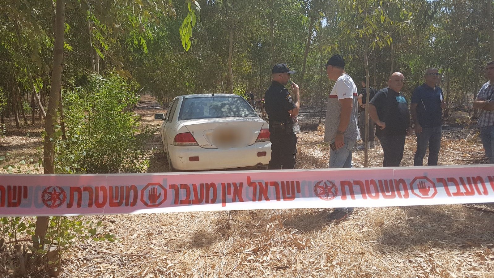 צילום: דוברות המשטרה גופה אותרה בסמוך לרכב בוער במטעי תל עדשים