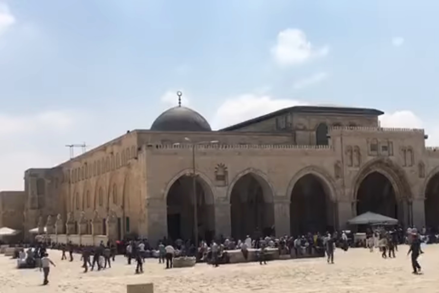 צילום: יוטיוב ההסתה במסגד אל-אקצה מתקיימת באין מפריע: "מי ששולח את ילדיו למערכת החינוך הישראלית – חוטא"
