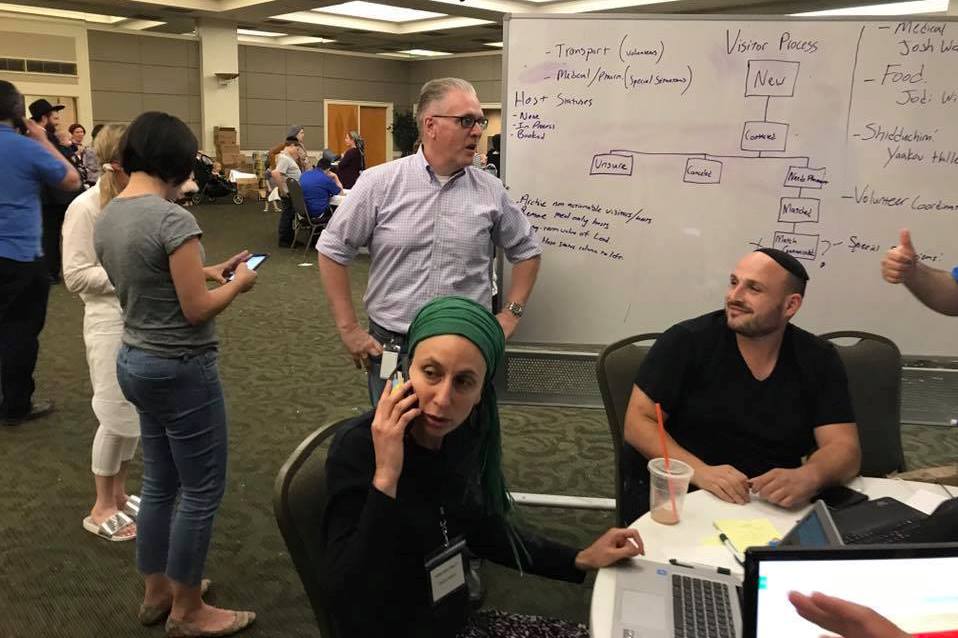 צילום: אביתר לרר הוריקן "אירמה": 1,500 יהודים מפלורידה הגיעו להתארח באטלנטה. אביתר: "אחדות ישראל, מדהים!"