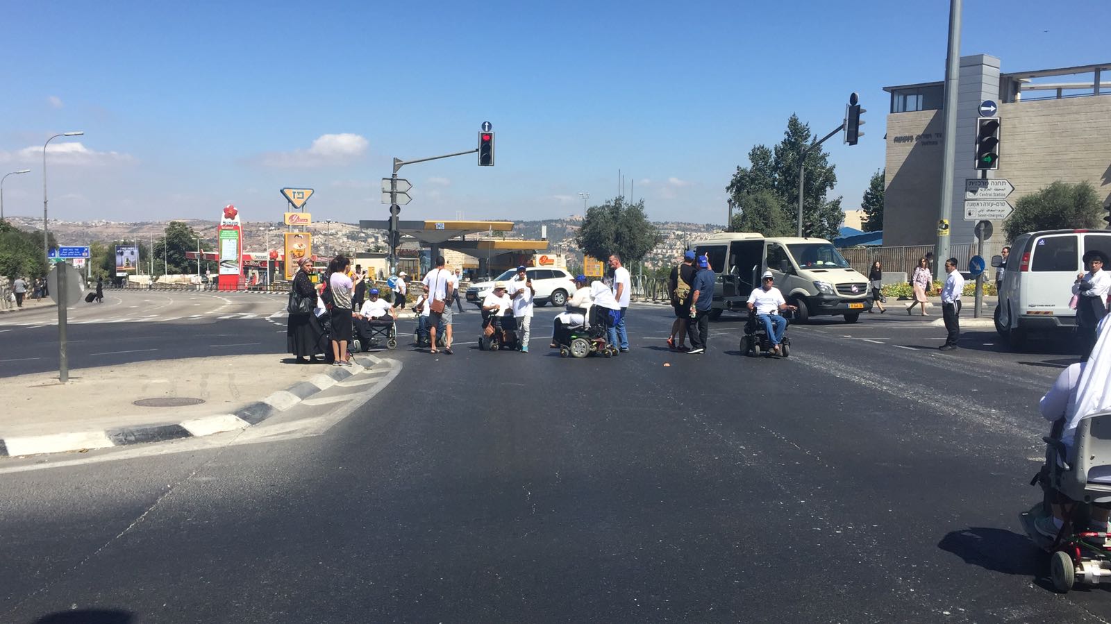 צילום: דוברות המשטרה מחאת הנכים: כביש 1 מחלף לטרון למערב נחסם לתנועה