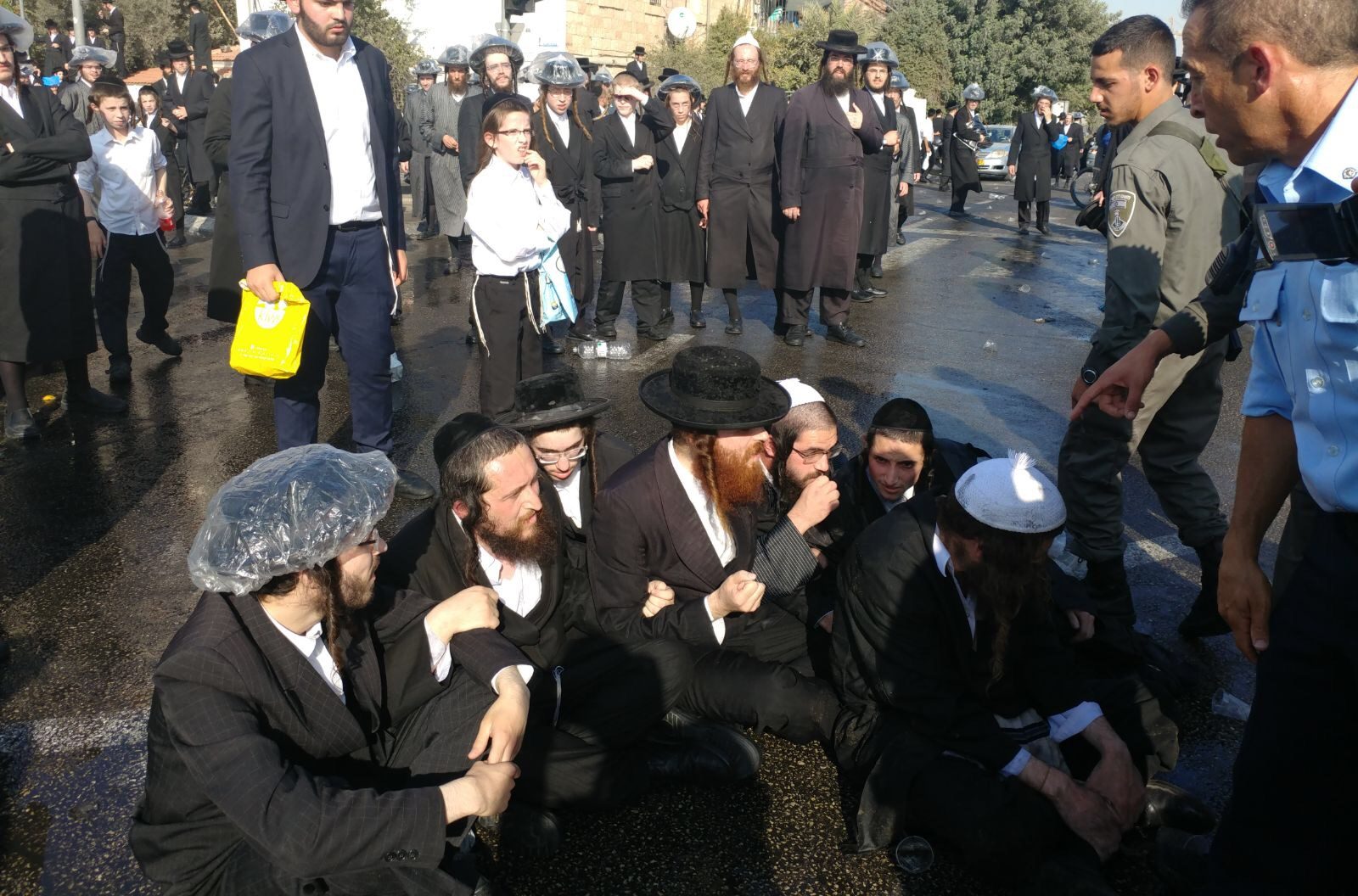 צילום: דוברות המשטרה לאחר שנחסם ע"י קיצוני 'הפלג הירושלמי' חודשה התנועה בצומת שילת