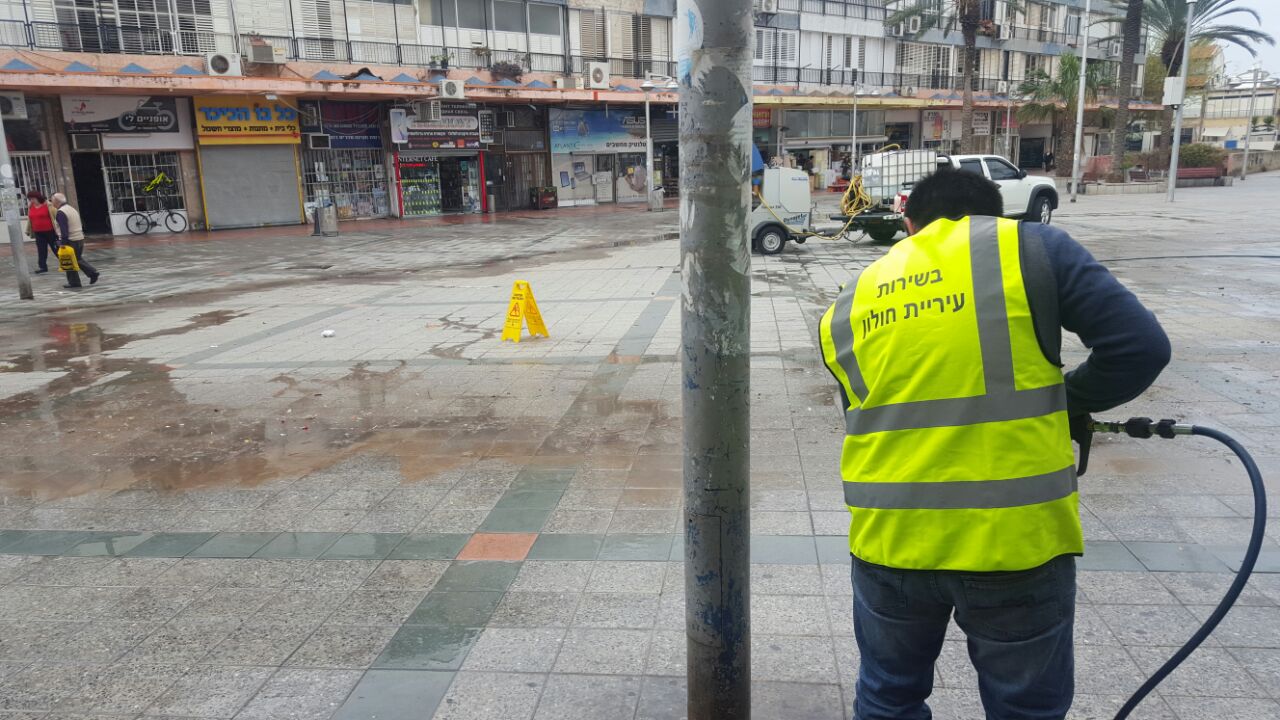 צילום: עיריית חולון לקראת החגים עיריית חולון מתגברת את עבודות הניקיון ברחבי העיר
