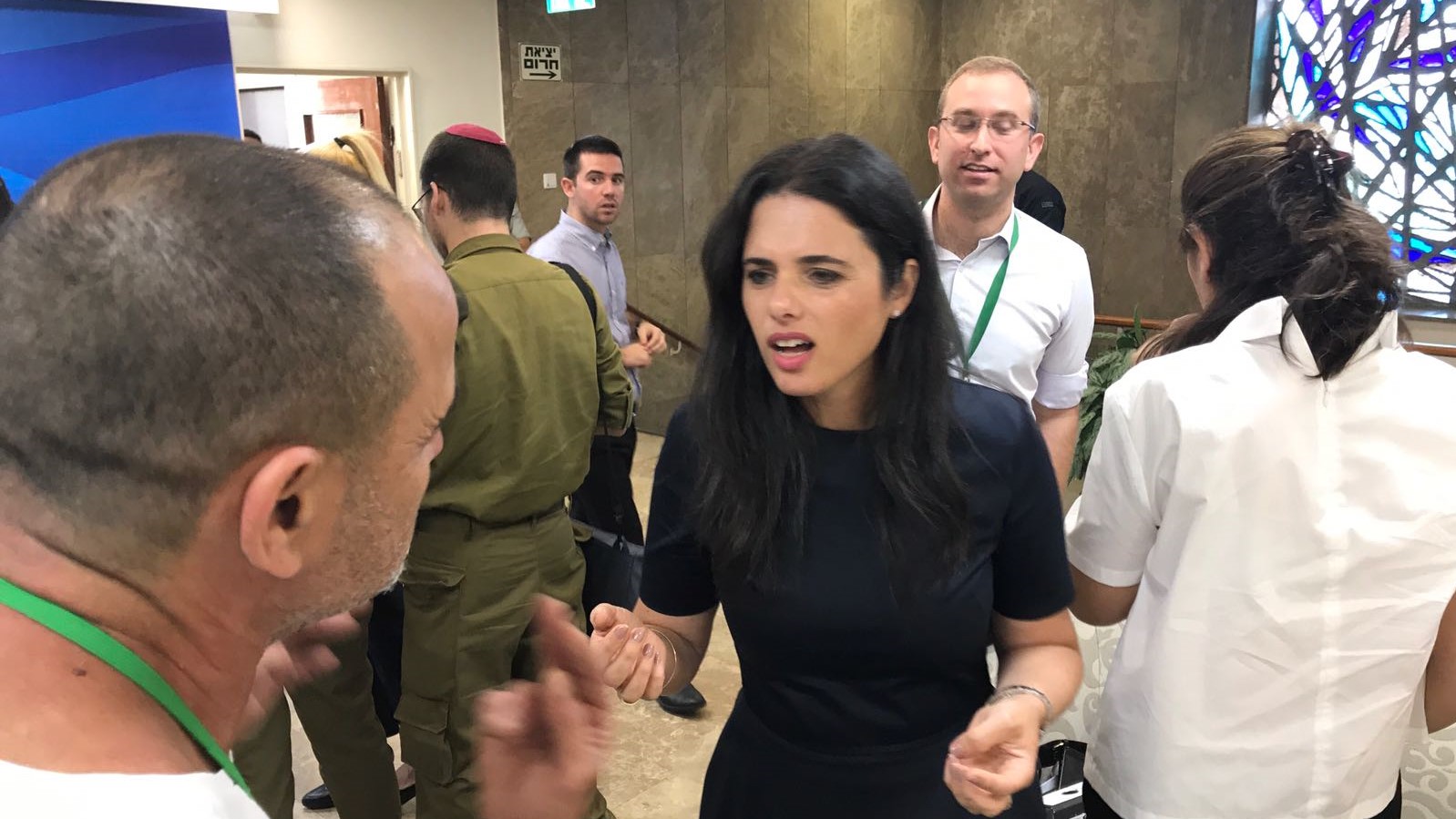 צילום: שלמה מור כשהשרה מילאה פיה מים ולא הגנה על רבני המפלגה – זה לא נשמע ״טב״