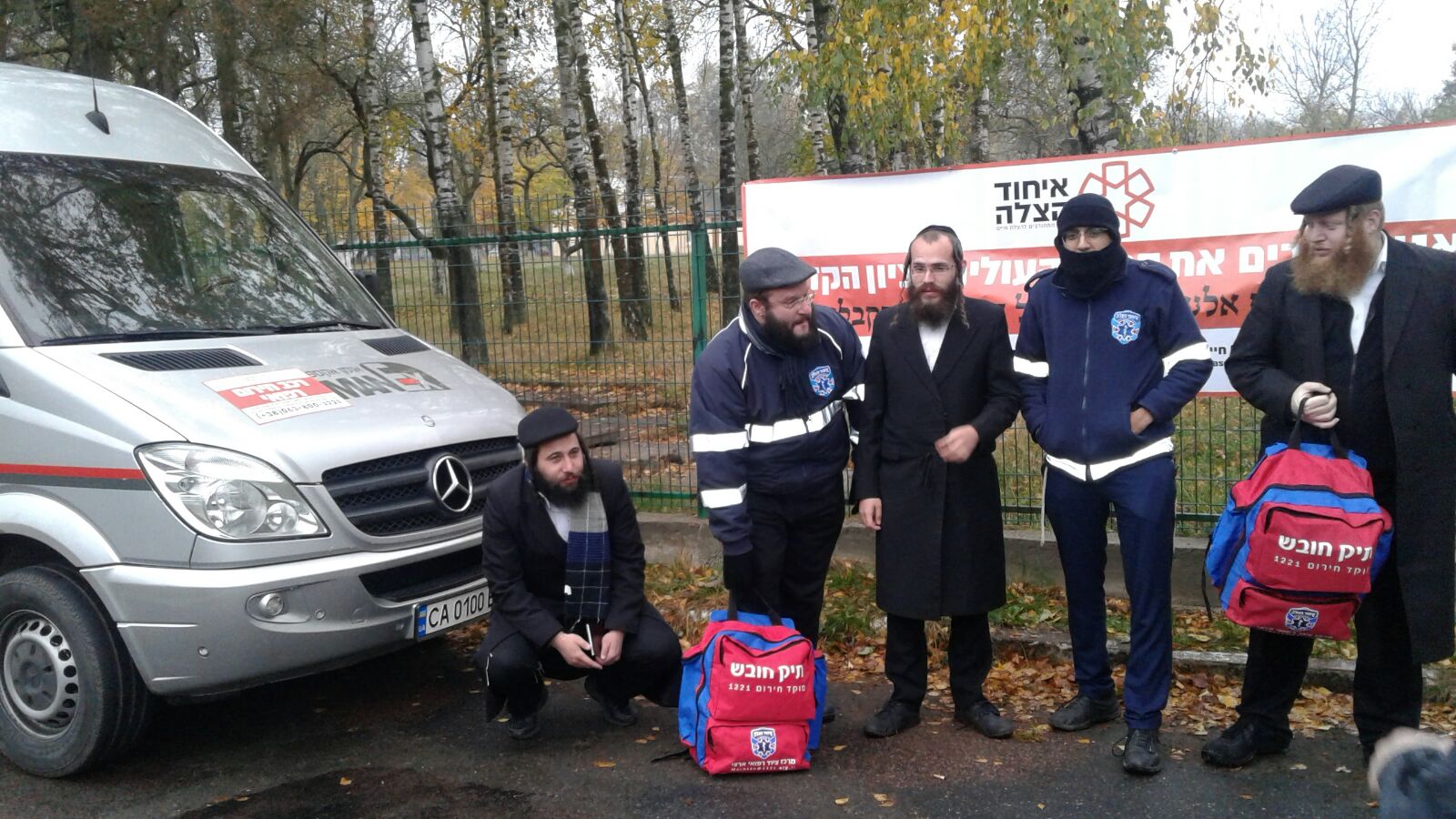 צילום: דוברות איחוד הצלה אלפים נוהרים לתפילה בקבר הרה"ק רבי ישראל מרוז'ין לרגל ההילולא