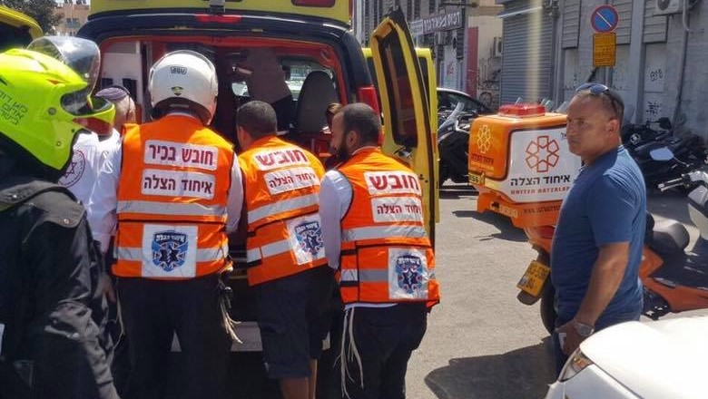 צילום: איחוד הצלה הולכת רגל נפצעה קשה מפגיעת אופנוע בתל אביב
