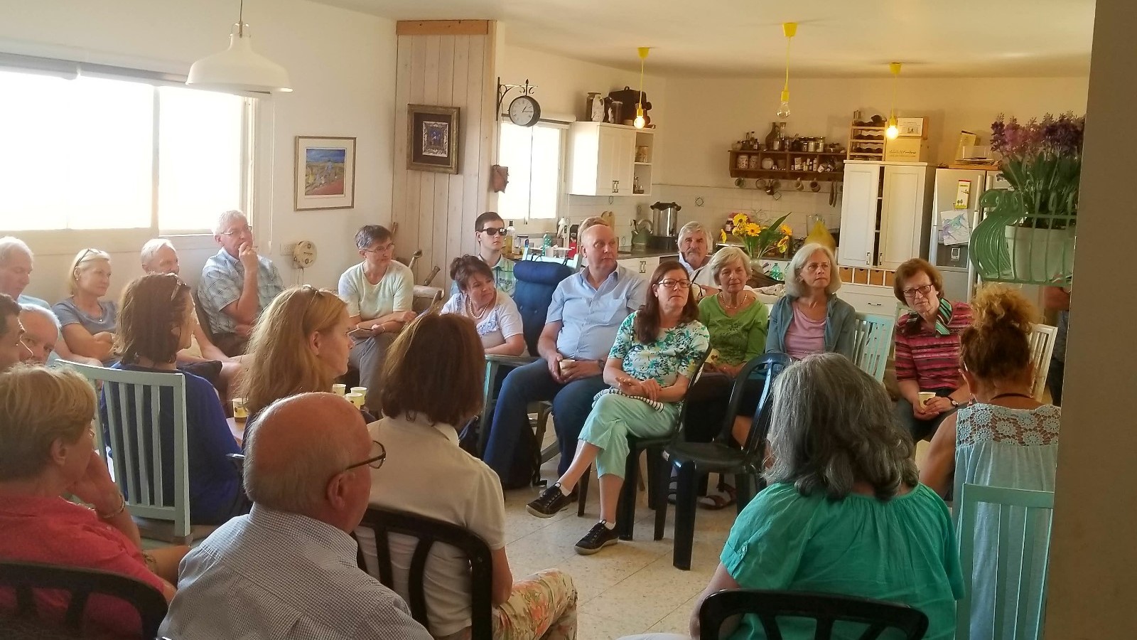 מהולנד, טייוואן ואפילו פרו: מבקרים מכל קצוות תבל מסיירים ביהודה ושומרון