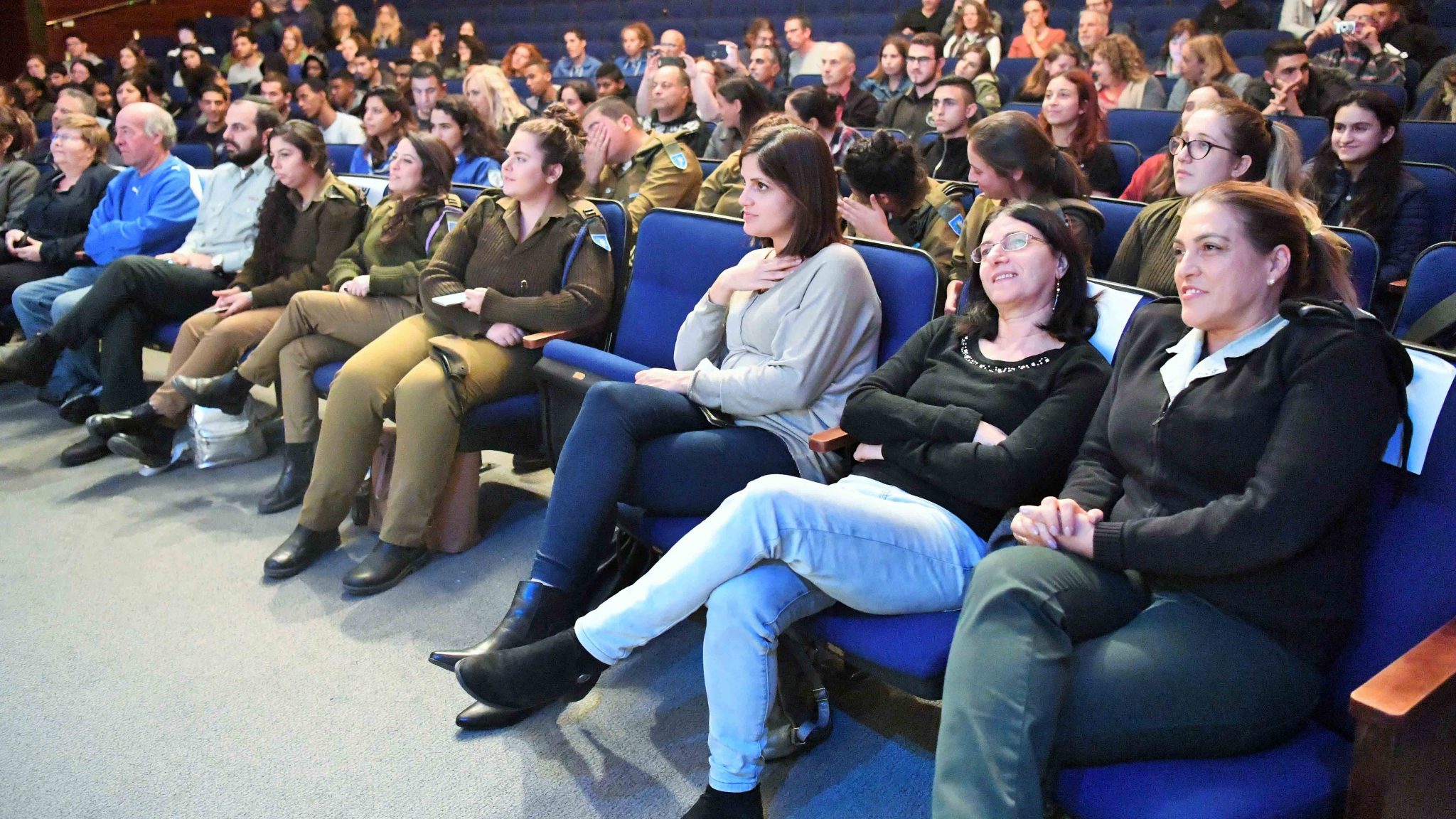 צילום: דוברות עיריית חיפה
תלמידי י"א העומדים בפני גיוס והוריהם השתתפו בכנס "חיפה מגייסת ומתגייסת"
