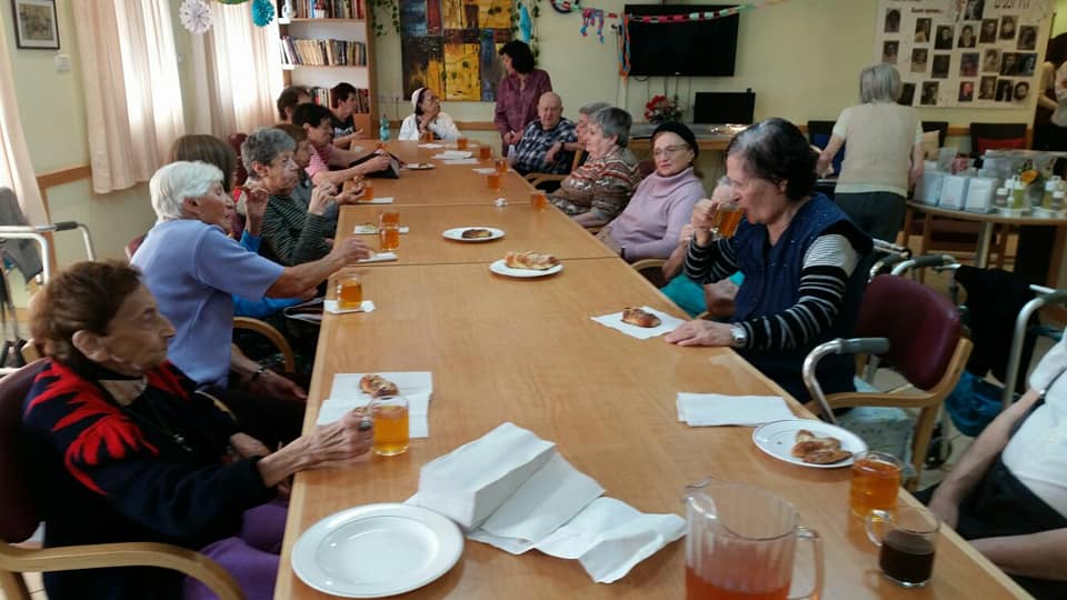 צילום: יח''צ הפרשת חלה ב"אשכולות הדיור" בבית האבות הספרדי