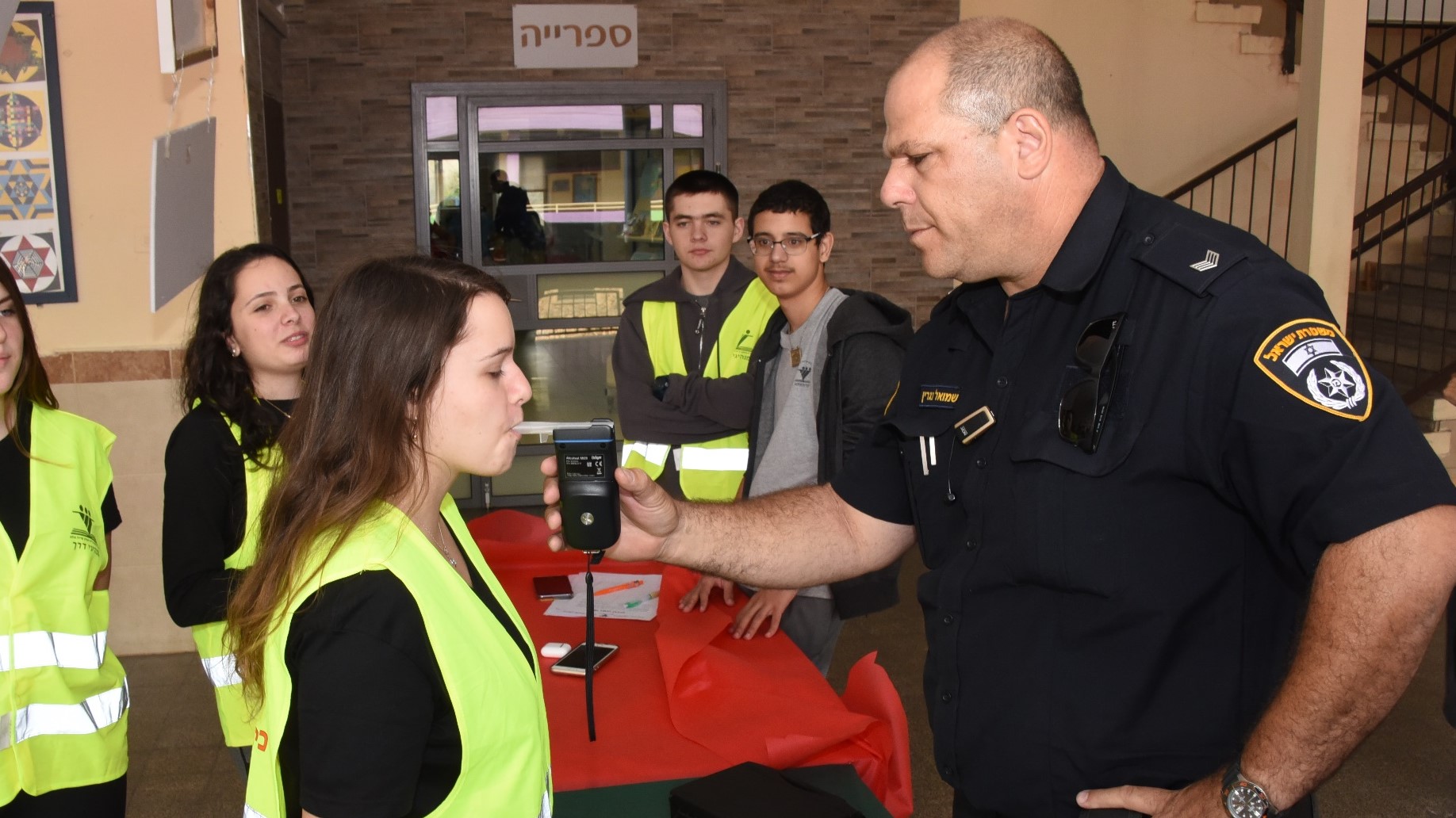 צילום: דוברות עיריית קריית אתא יום שיא בנושא בטיחות בדרכים בחטיבה העליונה רוגוזין
