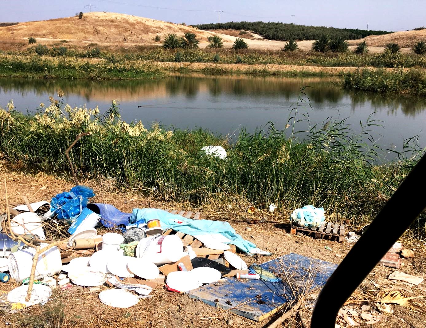 חצופים: קבלנים השליכו פסולת בנייה בתוואי מורד הירדן