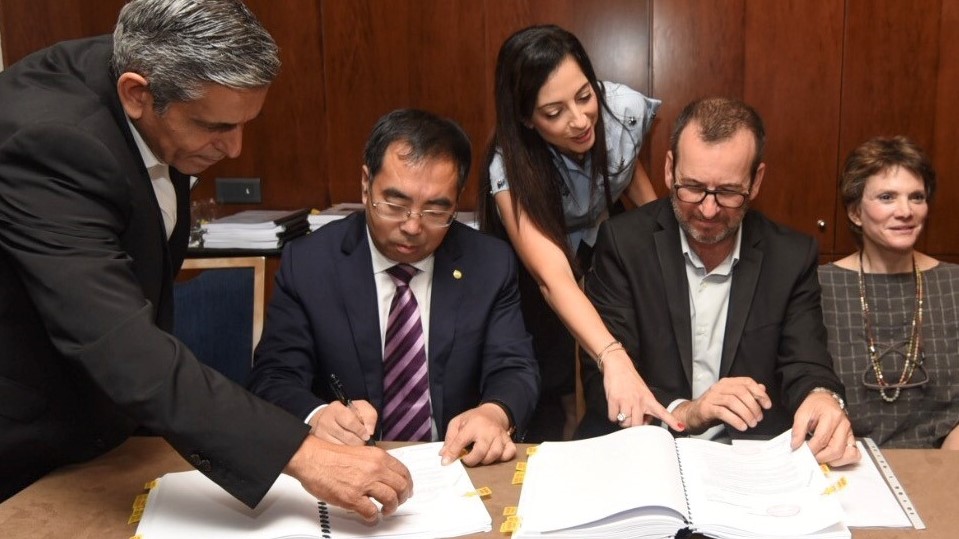 צילום: יח הסכם ראשון לחברת ענק סינית לביצוע פרויקט מגורים בישראל