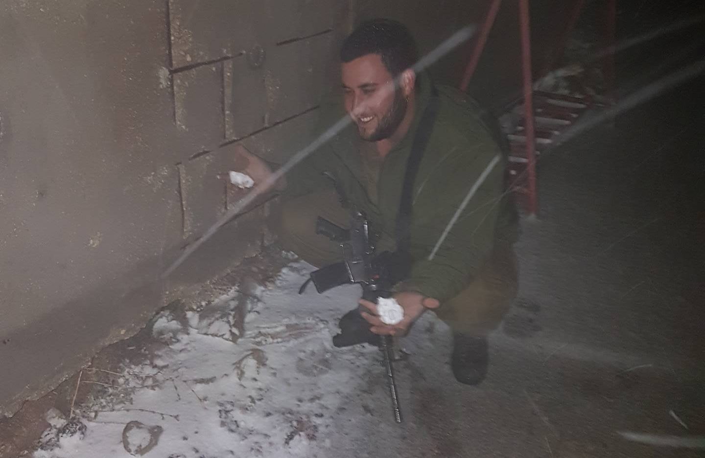 צילום: 0404 חיילינו נהנים משלג קל וראשון בחרמון