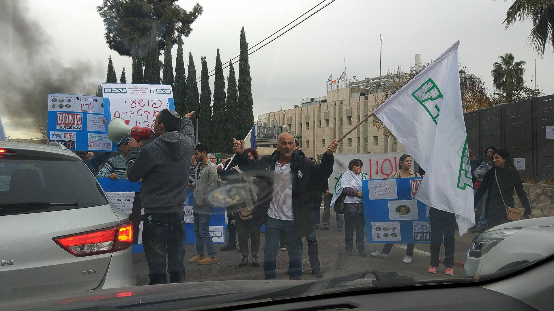 צילום: 0404 לאחר שנחסם ע"י מפגיני טבע, חודשה התנועה בכביש גולדה מאיר