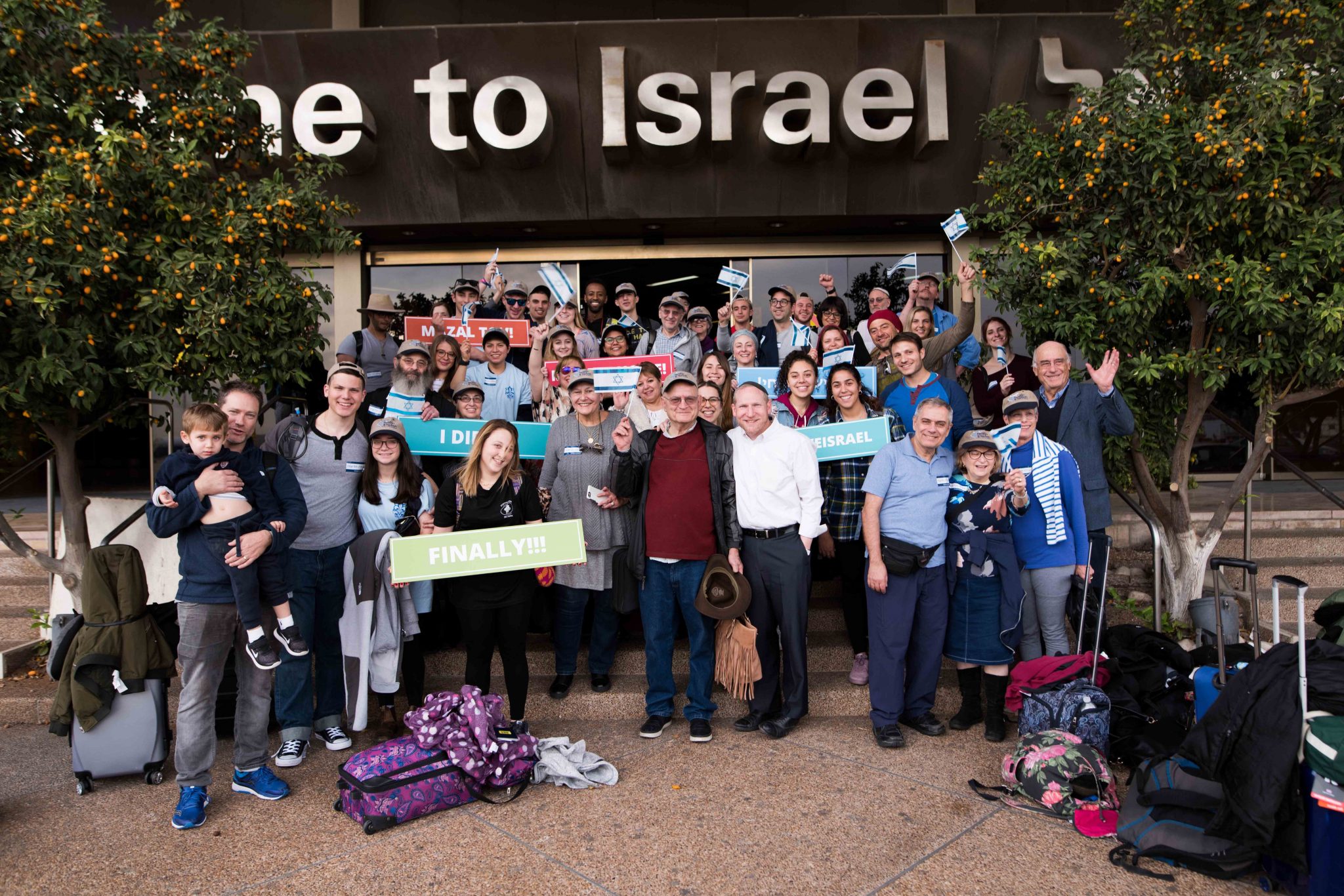 צילום: בן קלמר כ-100 עולים חדשים מצפון אמריקה נחתו בארצנו. מנכ"ל נפש בנפש: "יתרמו רבות לחוזקה של ישראל"